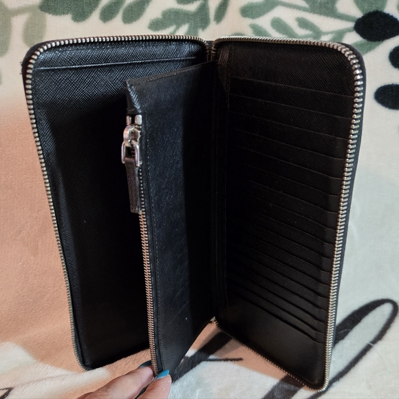 💯 Authentic Prada Saffiano Leather Document Holder/Wallet - Picture 5 of 16